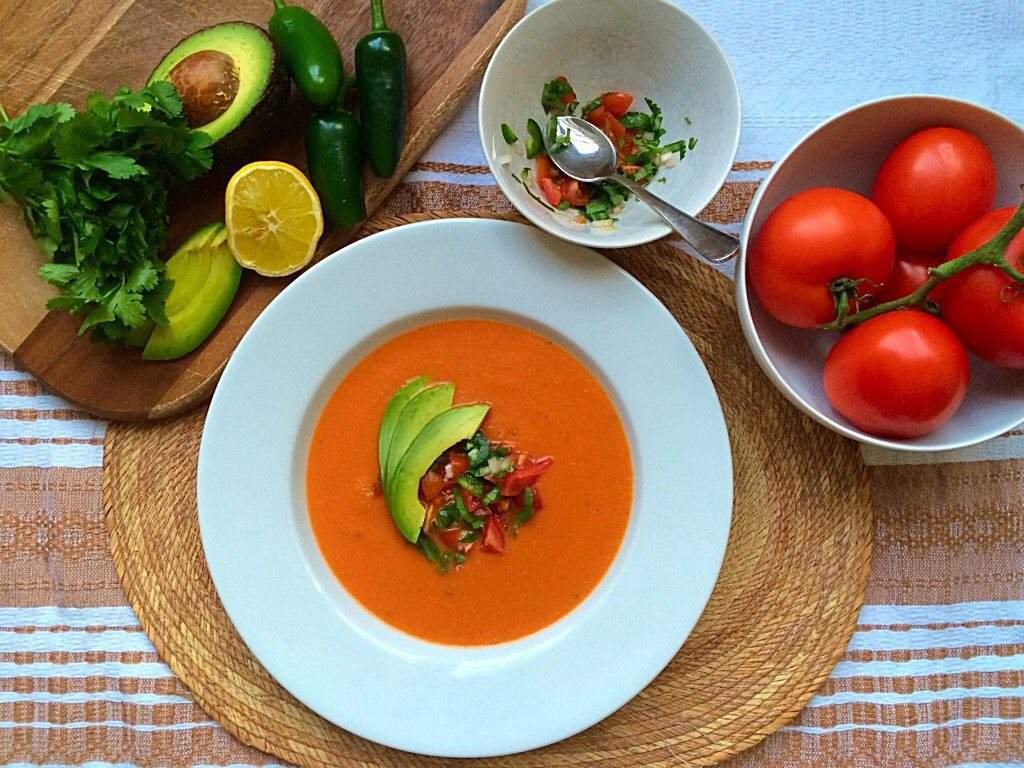 Sopa de Tomate con Chipotle en Adobo y Salsa Bandera (Tomato Soup with